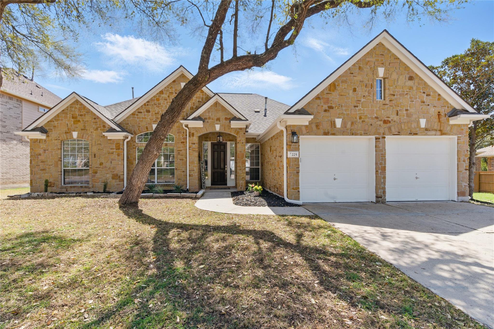 225 Abbott Dr Property Photo