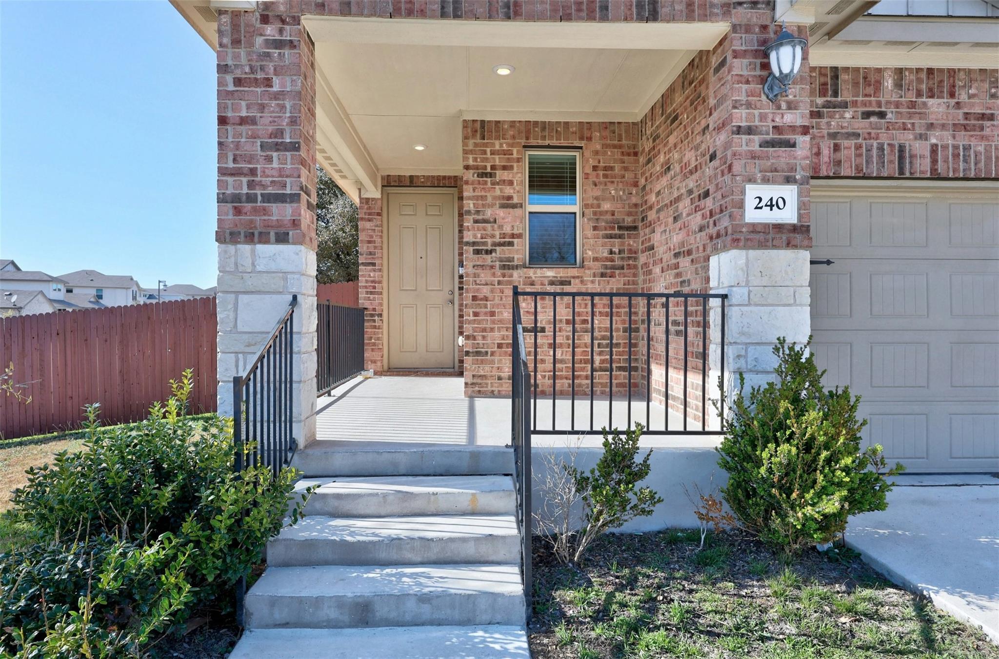 240 Nw Mcfarland St Property Photo 4