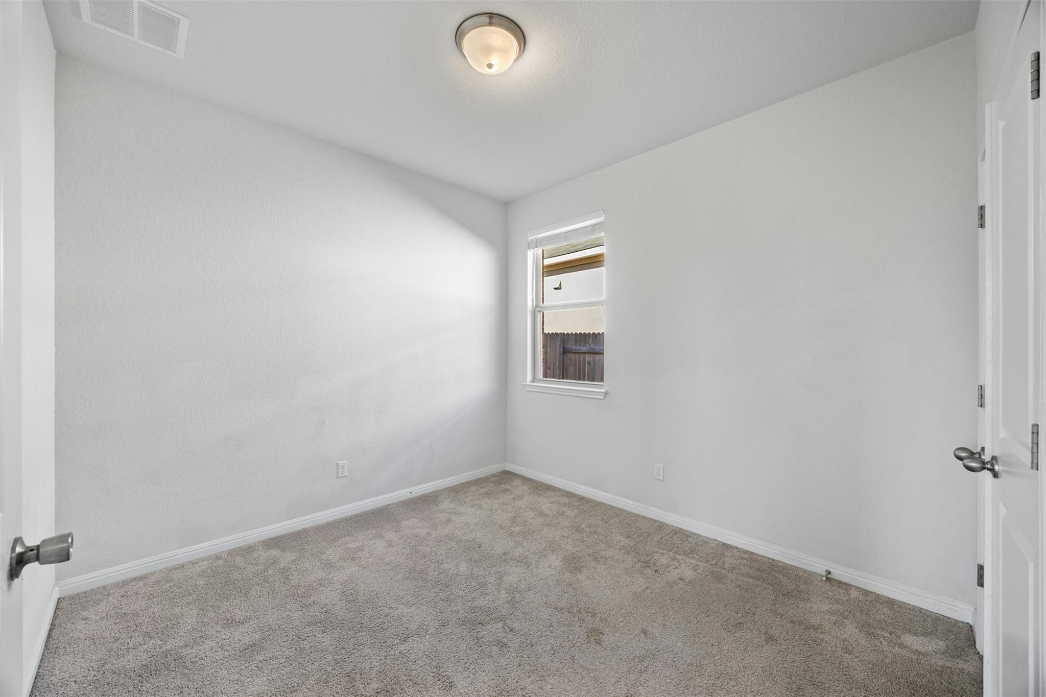 240 Nw Mcfarland St Property Photo 18