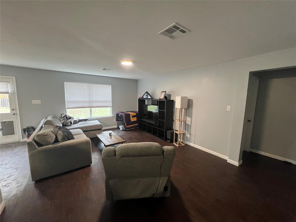 2100 Boyer Dr Property Photo 3
