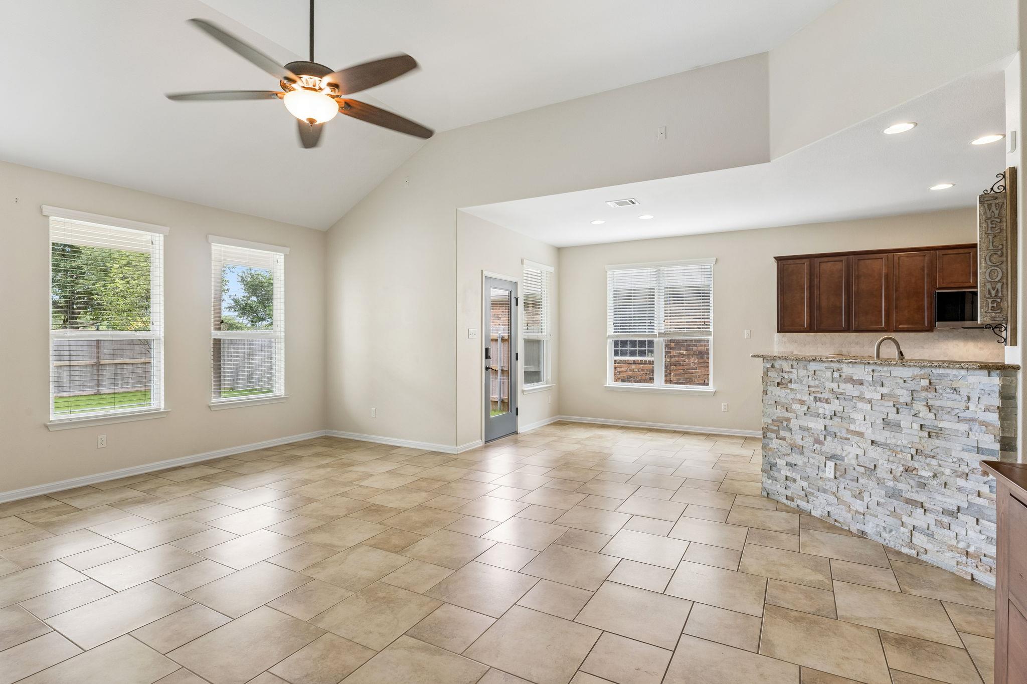 250 Mystic Hollow None Property Photo 7