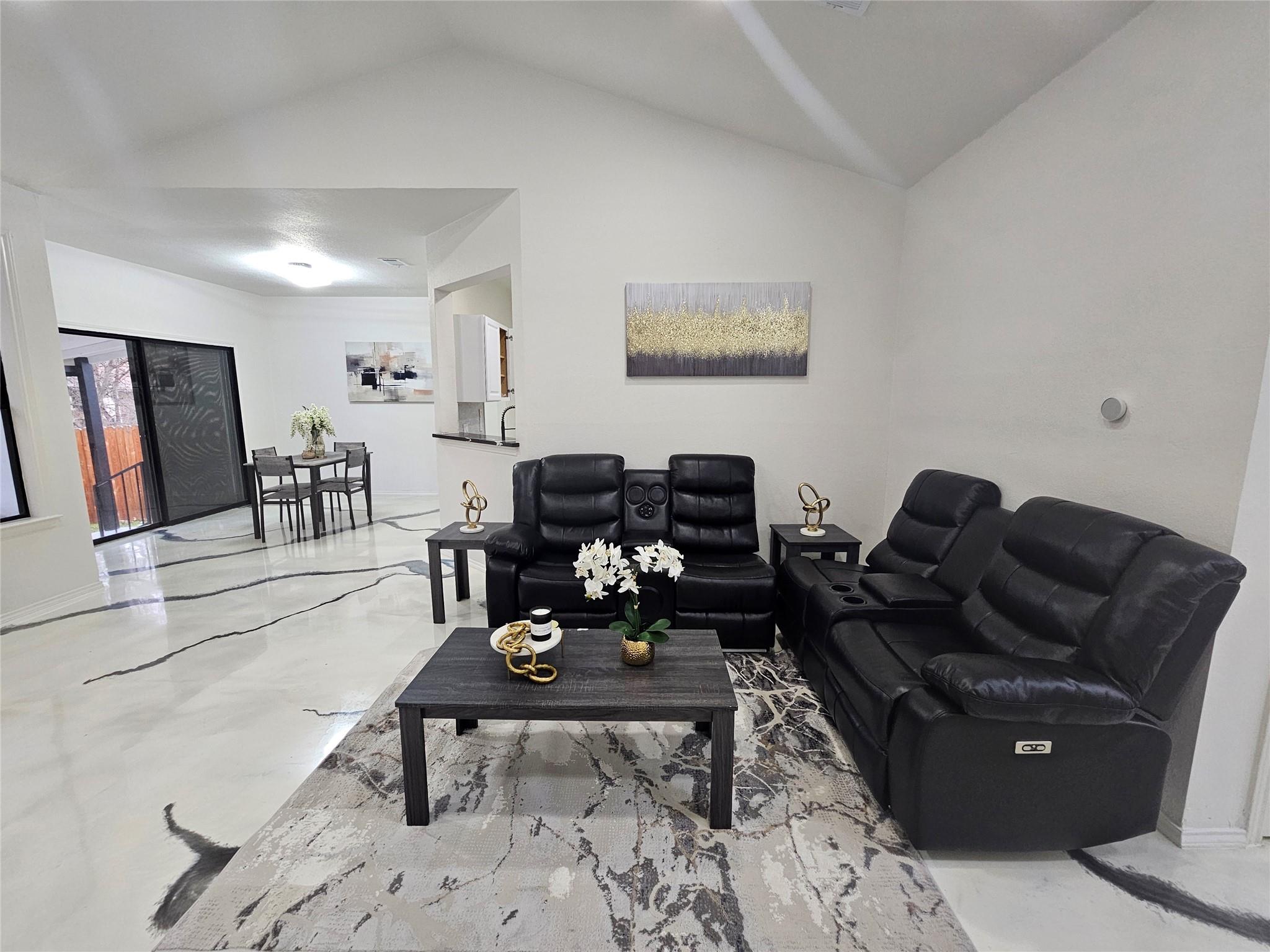 11806 Prairie Hen Ln Property Photo 4