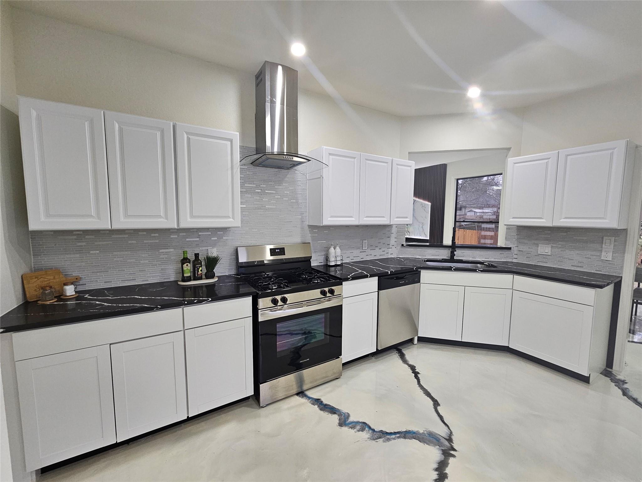 11806 Prairie Hen Ln Property Photo 8