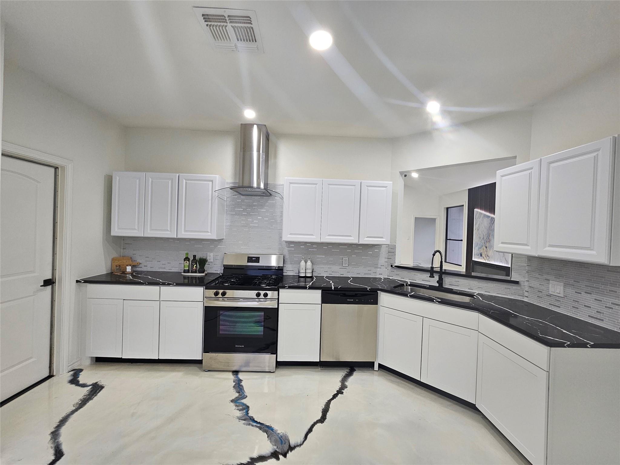 11806 Prairie Hen Ln Property Photo 10