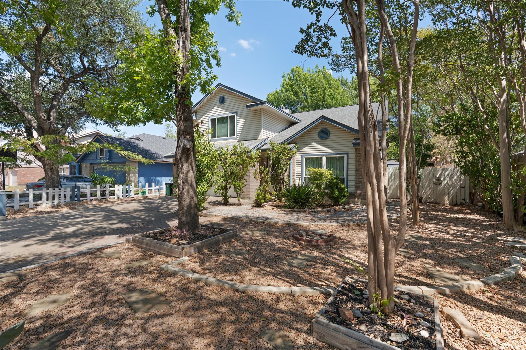 12319 Yarmont Way Property Photo 2