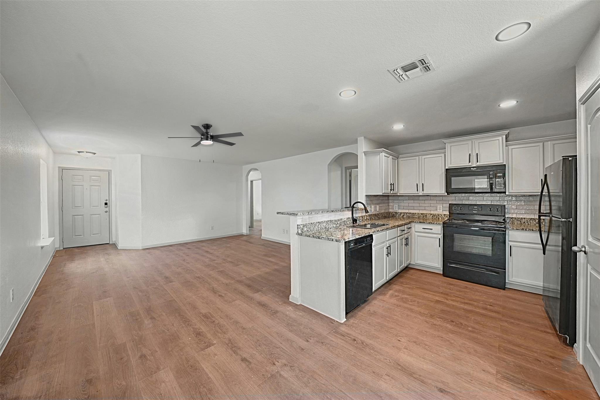360 Farmer Ln Property Photo 7
