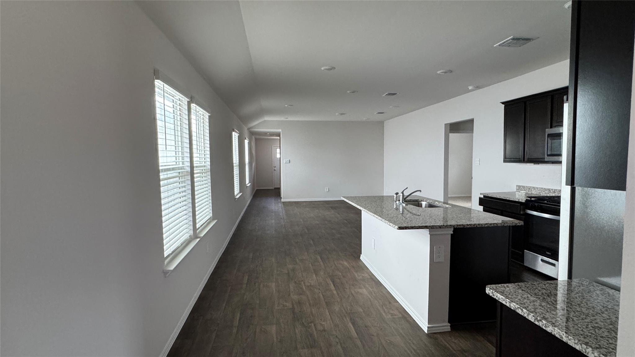 408 Frogmore Loop Property Photo 6