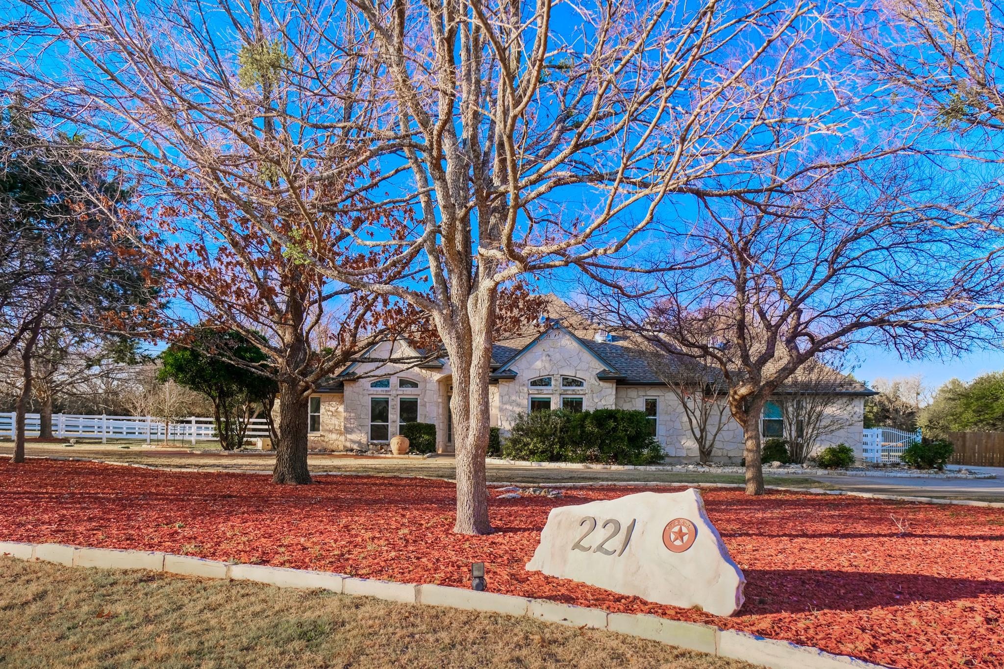 221 Four T Ranch Rd Property Photo 1