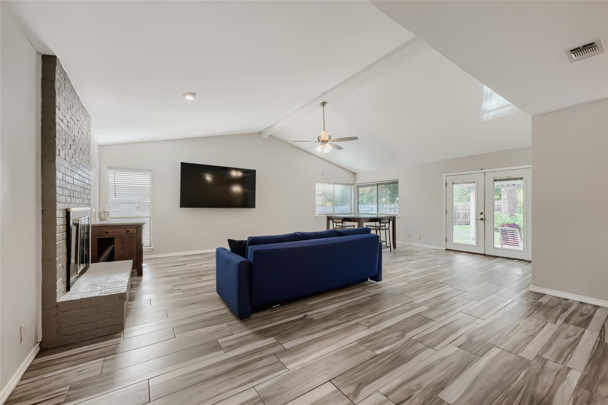 1300 Neans Dr Property Photo 3