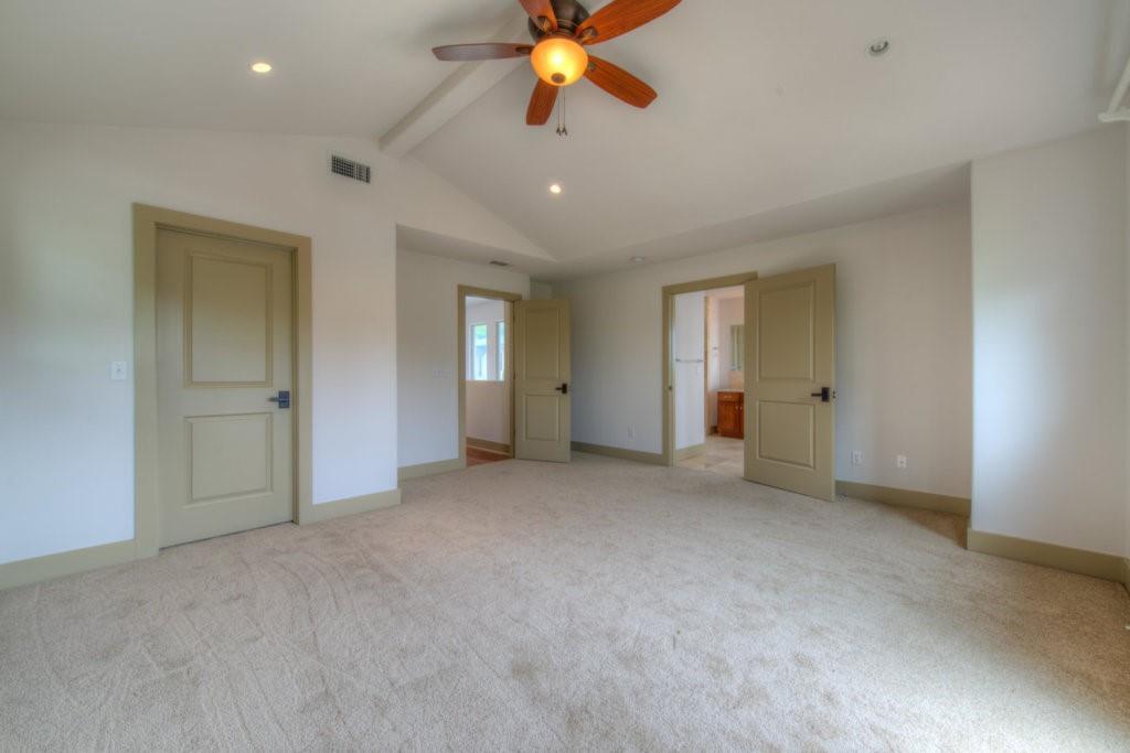 605 Peacock Ln #c Property Photo 11