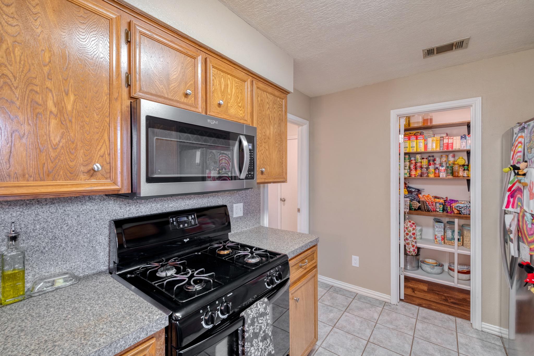 2010 Lark Ln Property Photo 10