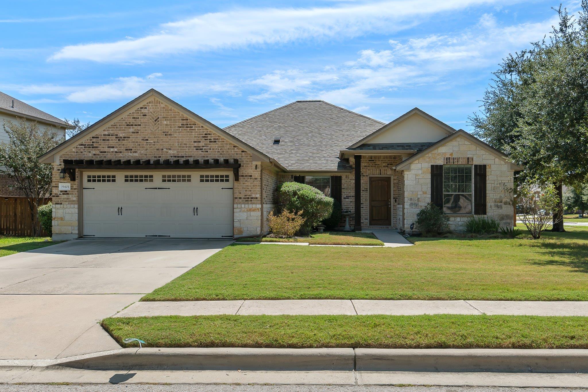 19401 Morgana Dr Property Photo 2