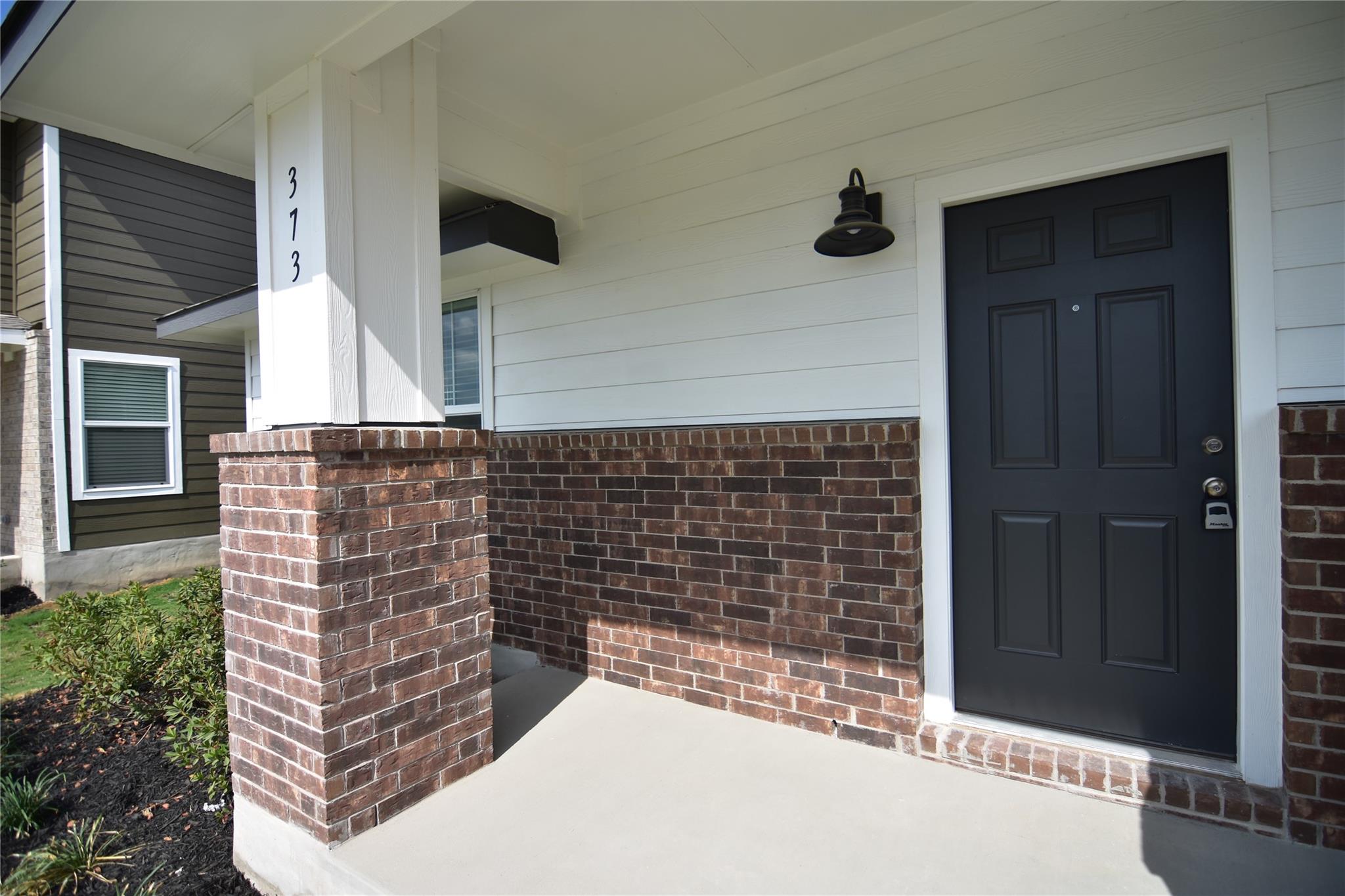 373 Keefer Ln Property Photo 3