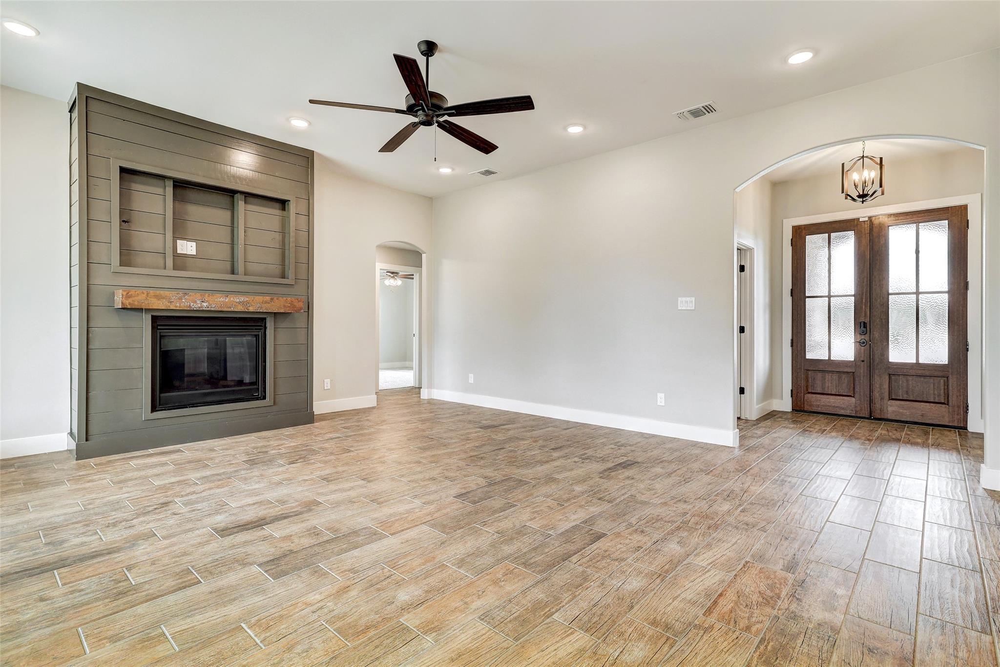 8213 Collins Creek Dr Property Photo 7