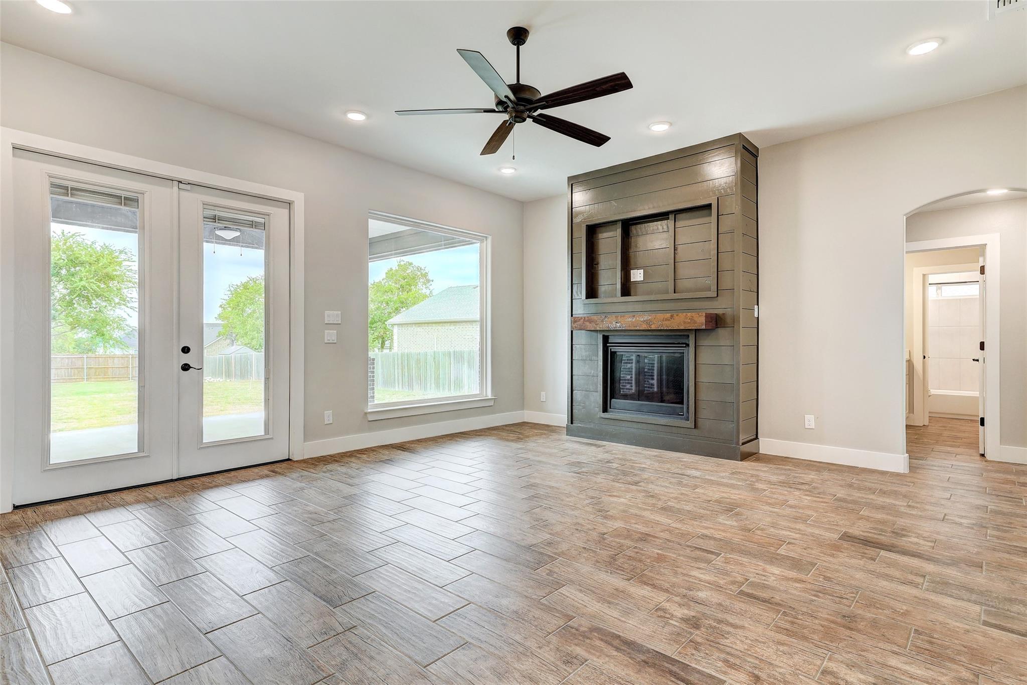 8213 Collins Creek Dr Property Photo 8