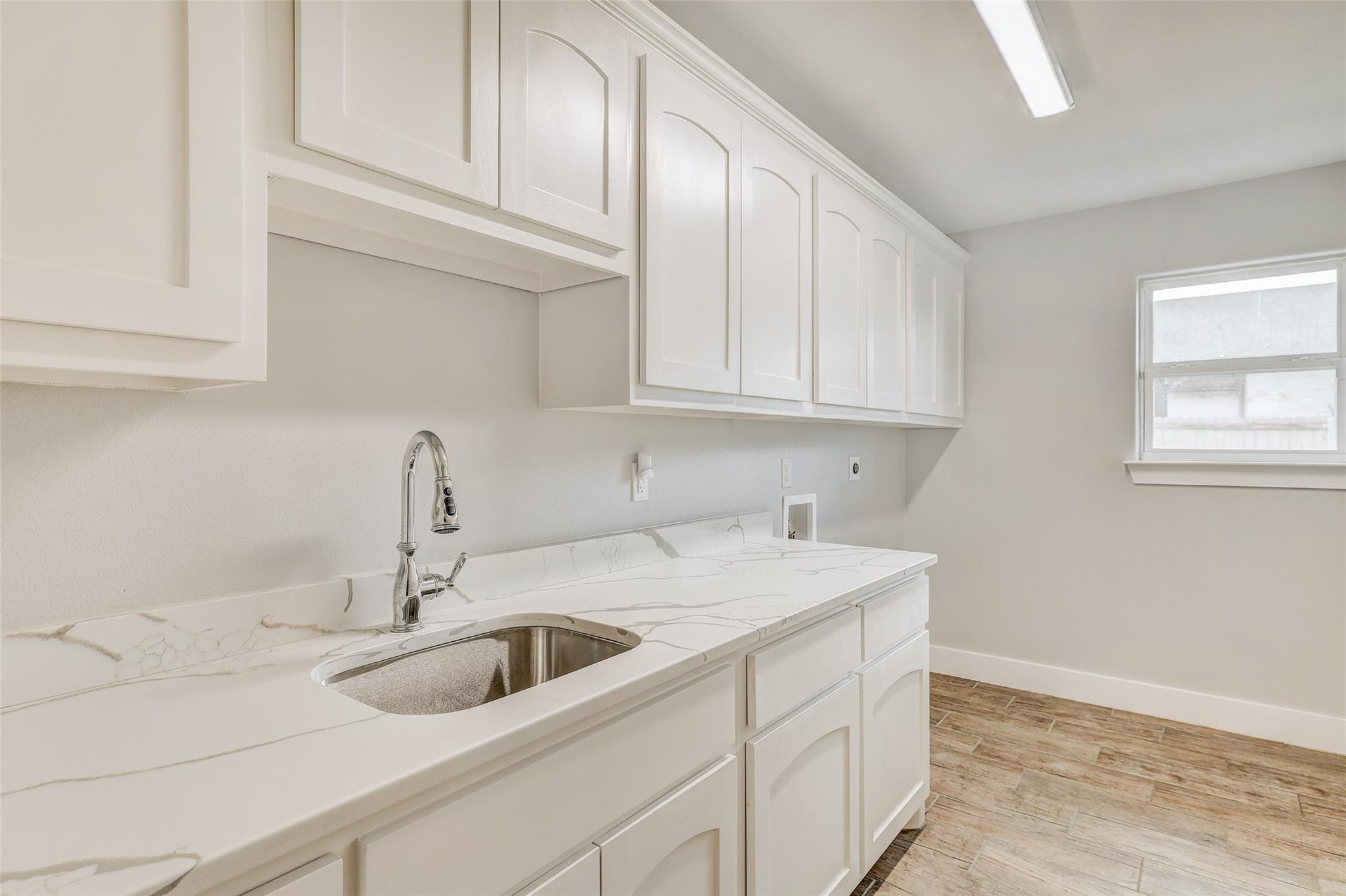8213 Collins Creek Dr Property Photo 15
