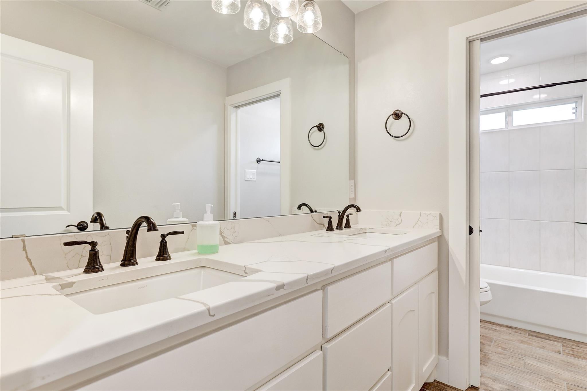 8213 Collins Creek Dr Property Photo 27