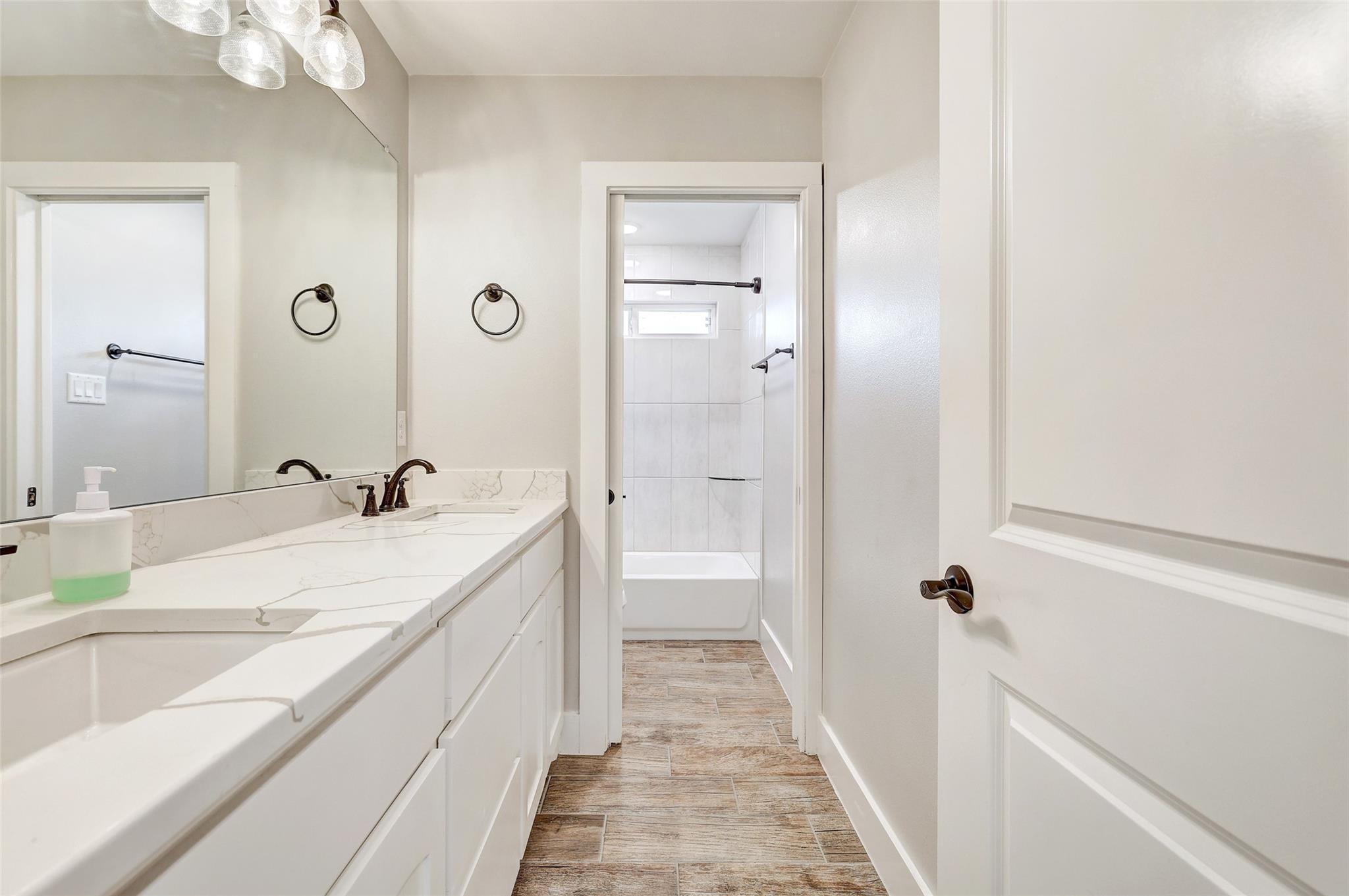 8213 Collins Creek Dr Property Photo 28
