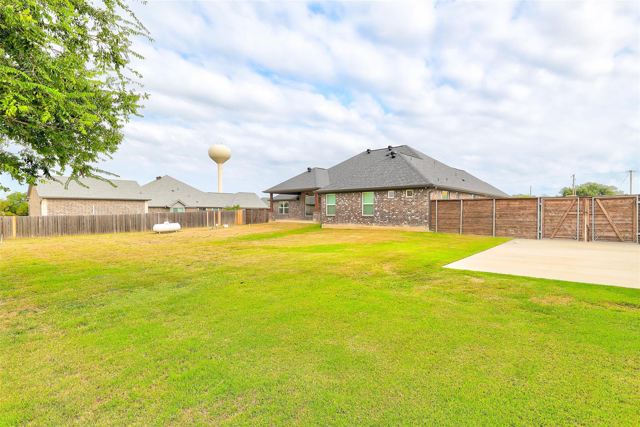 8213 Collins Creek Dr Property Photo 33