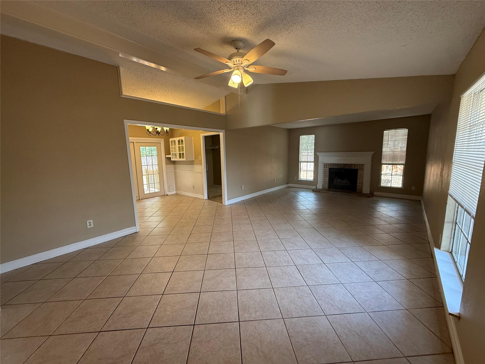 1510 Glen Burnie Dr Property Photo 2