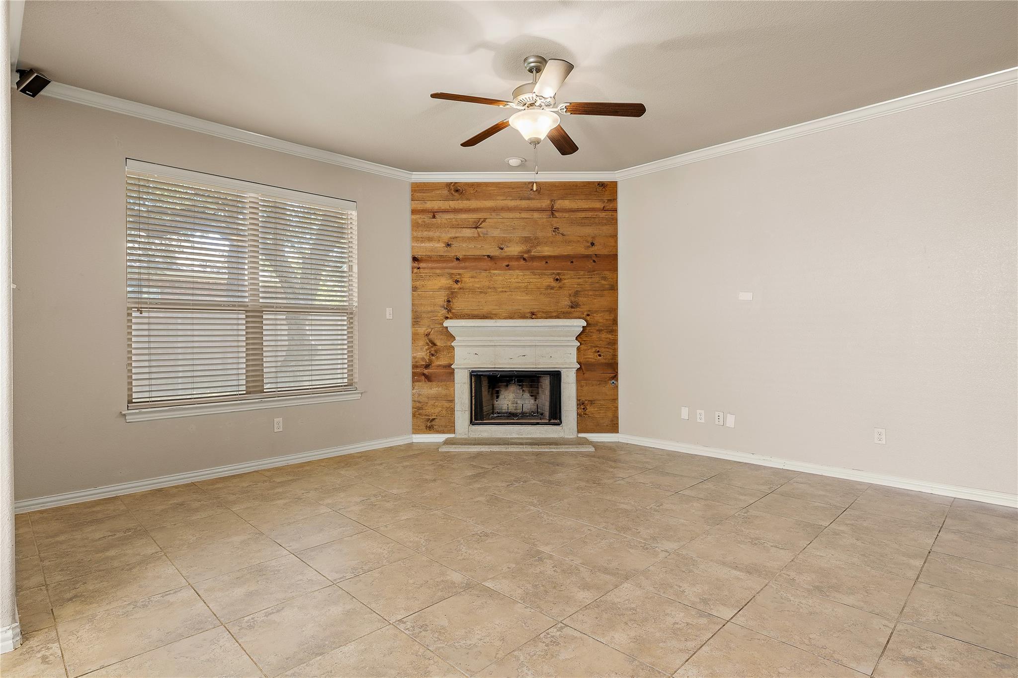 705 Rolling Brook Ln Property Photo 5