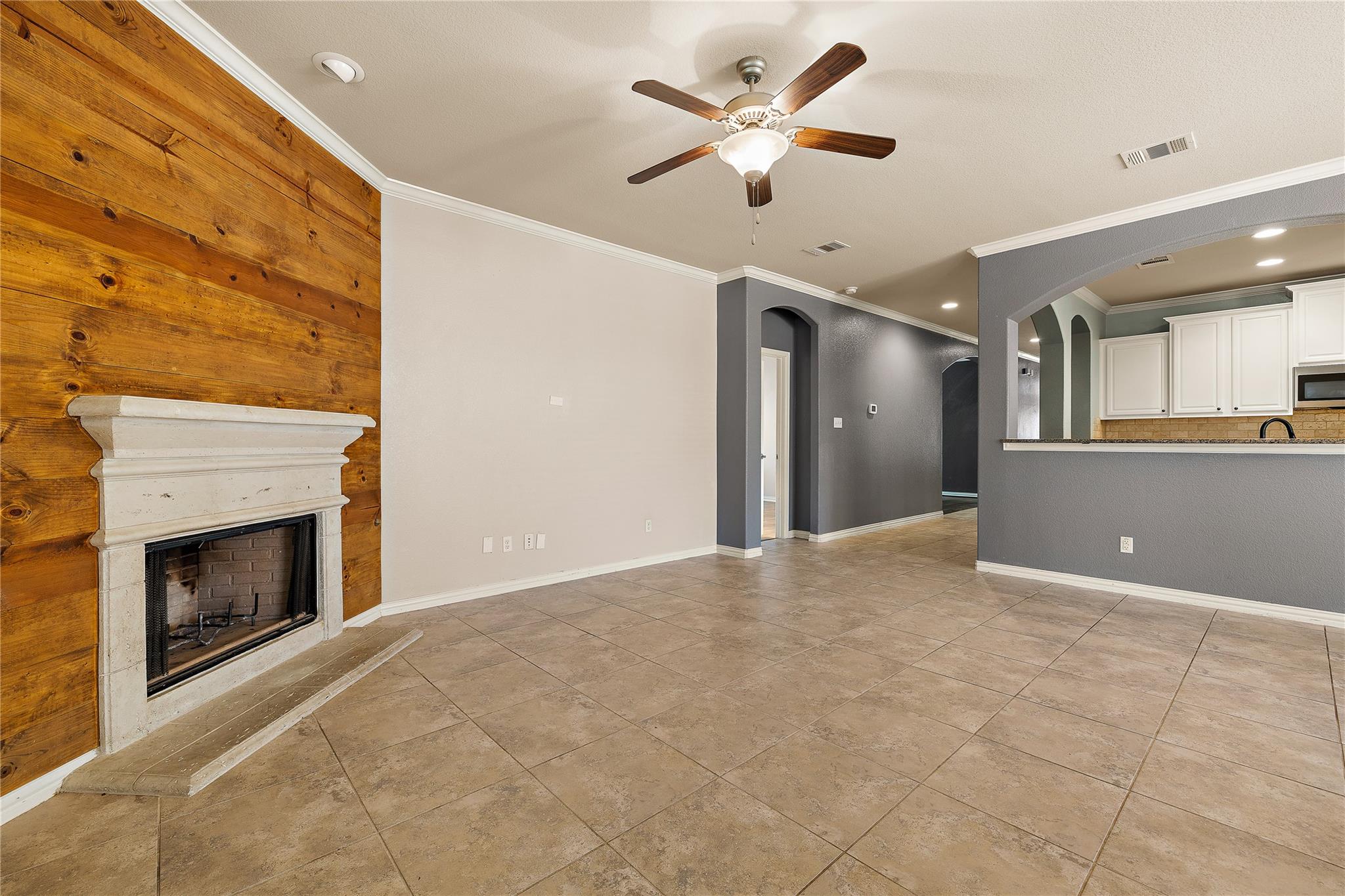 705 Rolling Brook Ln Property Photo 6