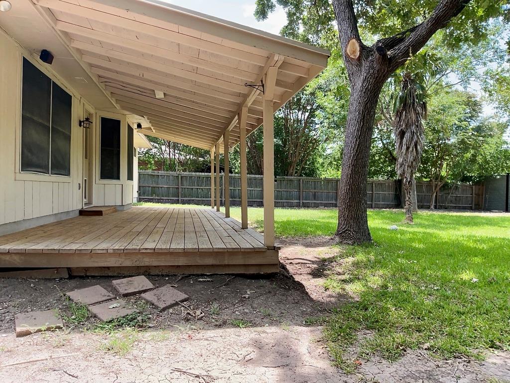 1102 Leah Ln Property Photo 17