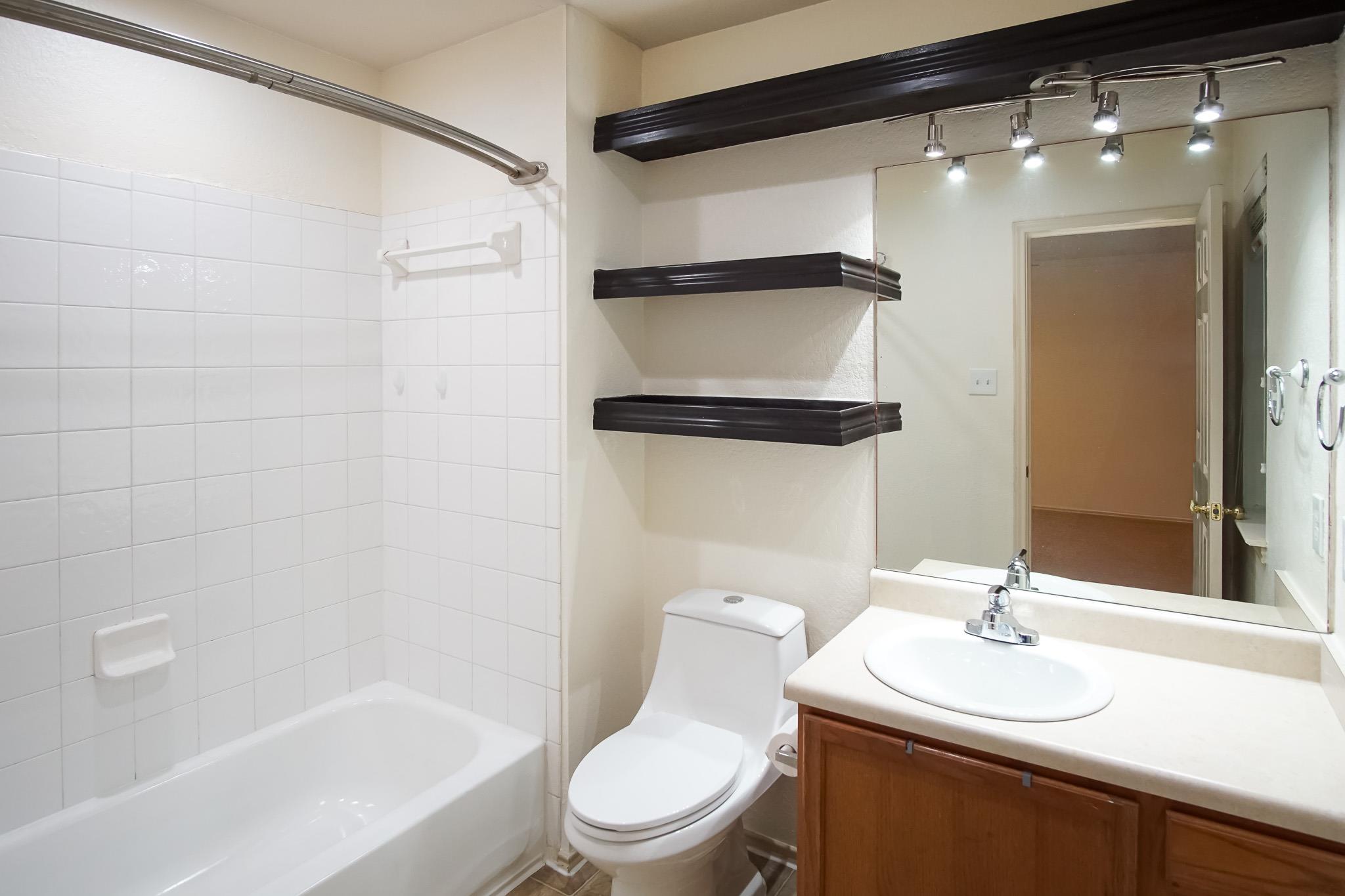9312 Rowlands Sayle Rd Property Photo 6