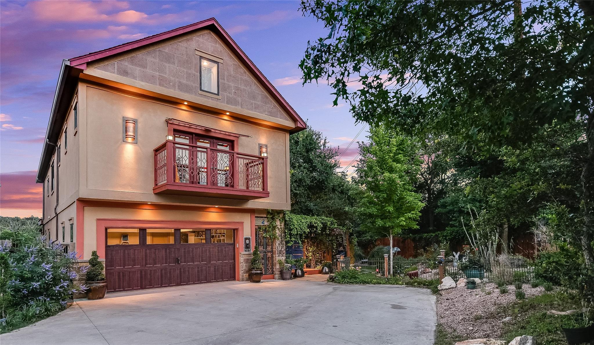 8w Real Estate Listings Main Image