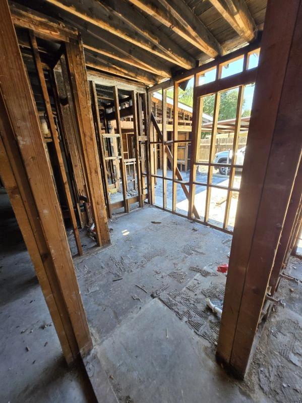 2427 Clara Ln Property Photo 6