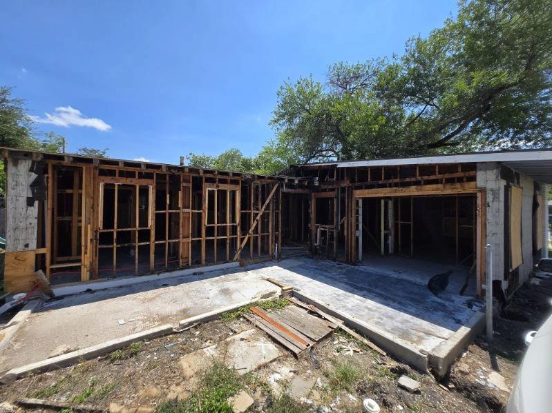 2427 Clara Ln Property Photo 8