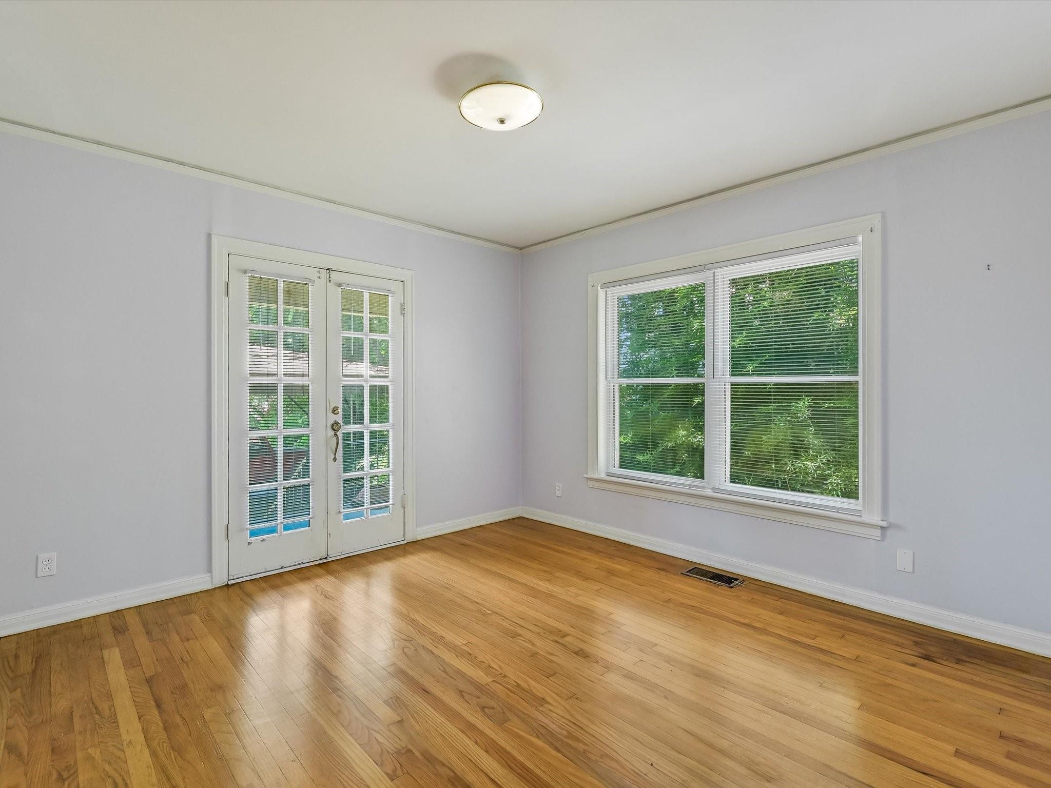 2323 Hartford Rd Property Photo 4