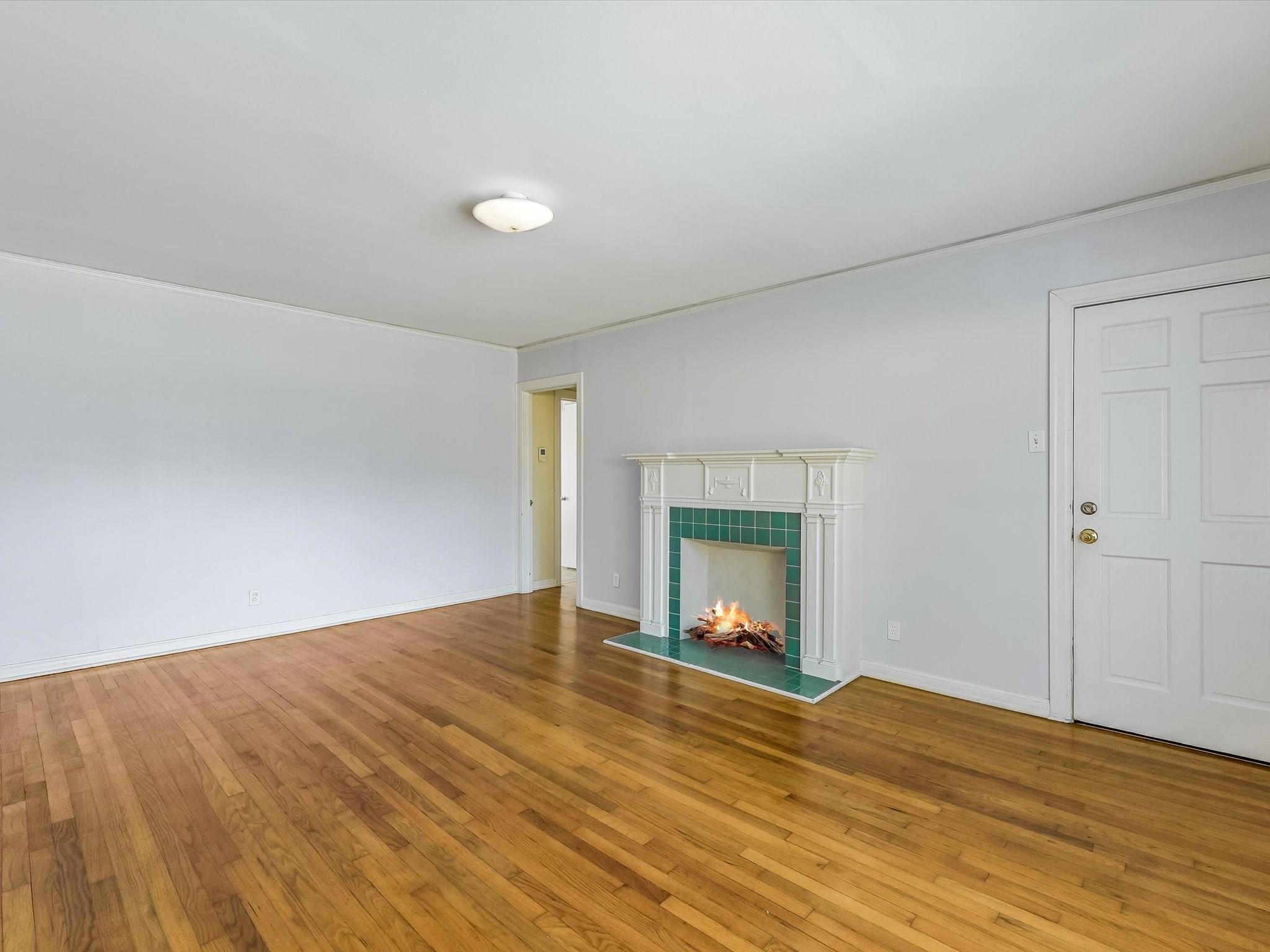 2323 Hartford Rd Property Photo 5