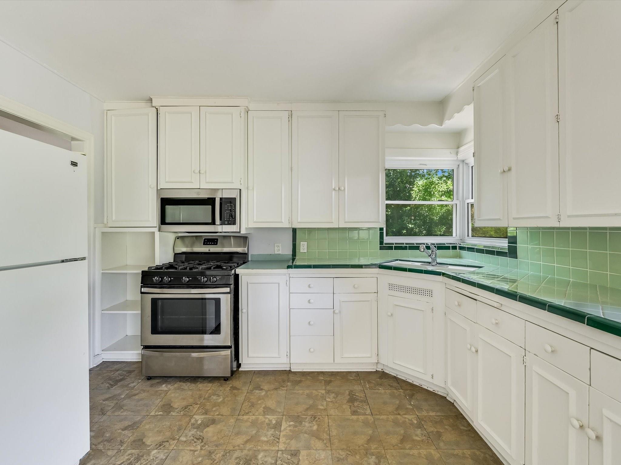 2323 Hartford Rd Property Photo 6