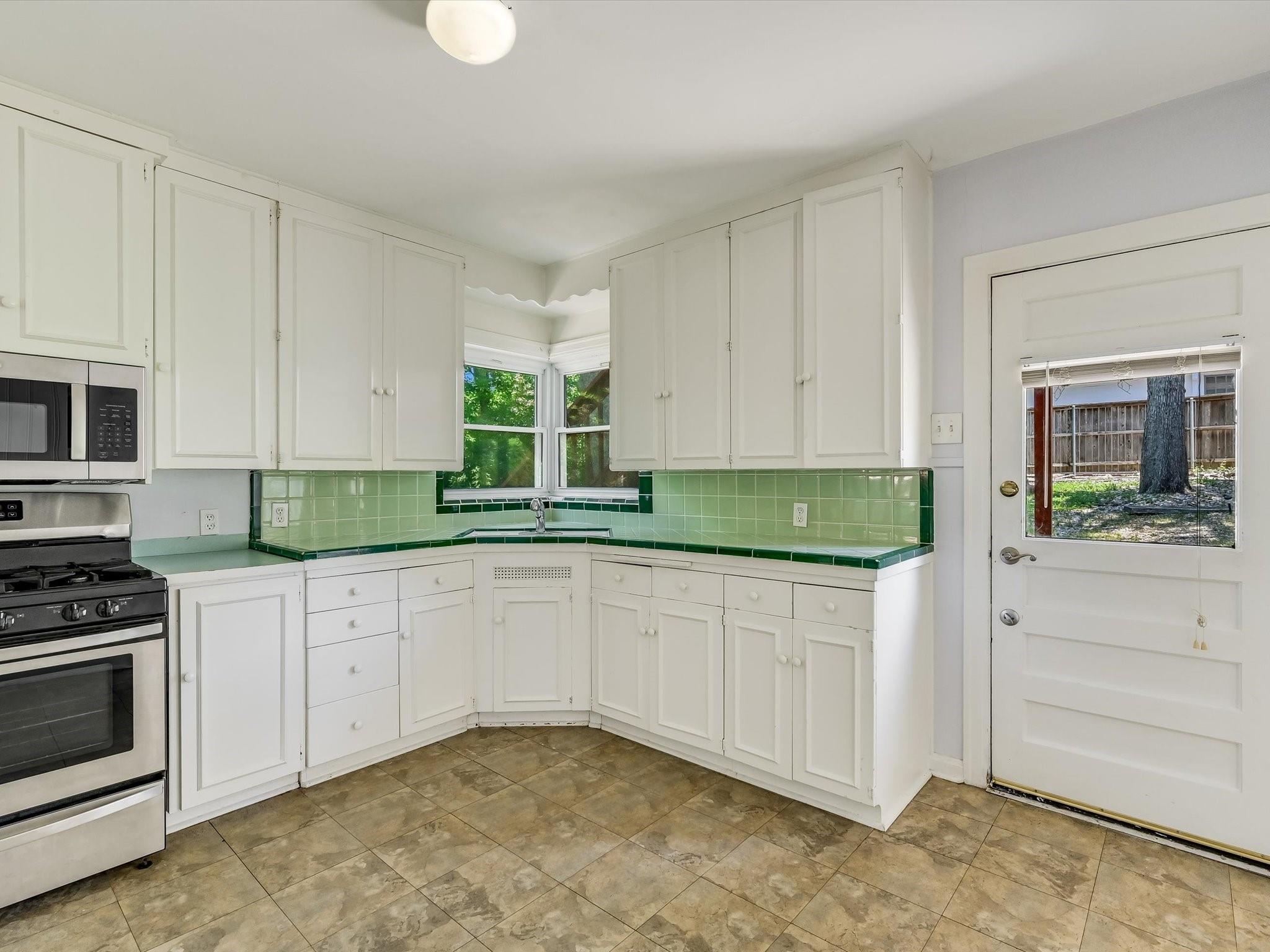 2323 Hartford Rd Property Photo 8