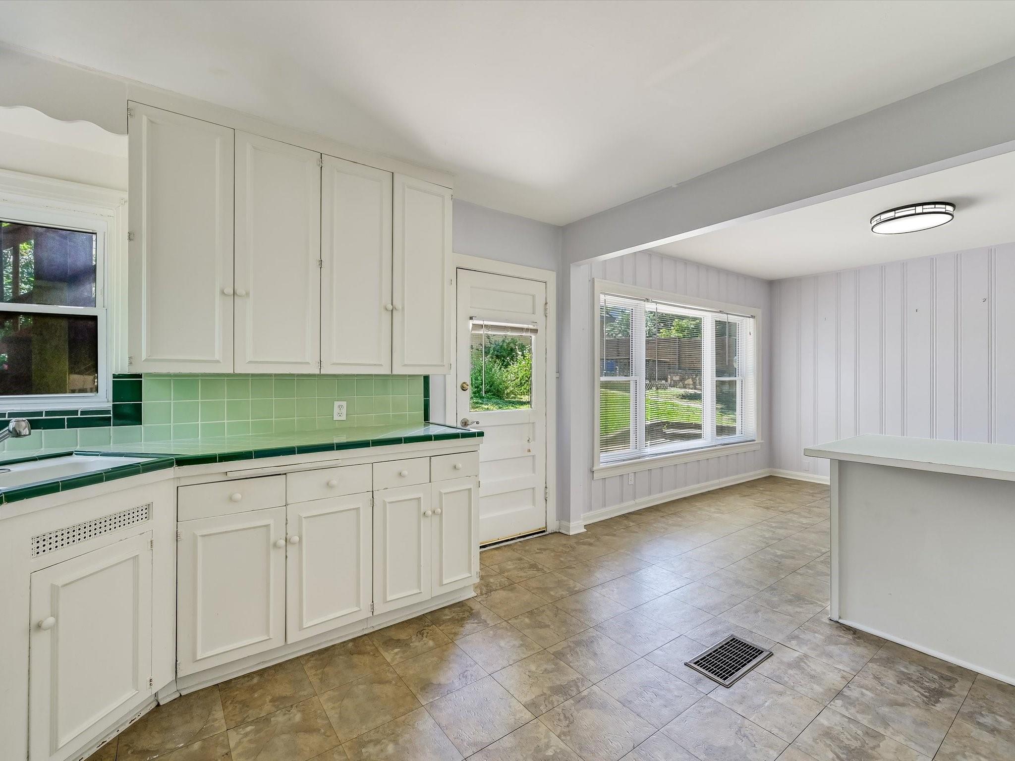 2323 Hartford Rd Property Photo 10