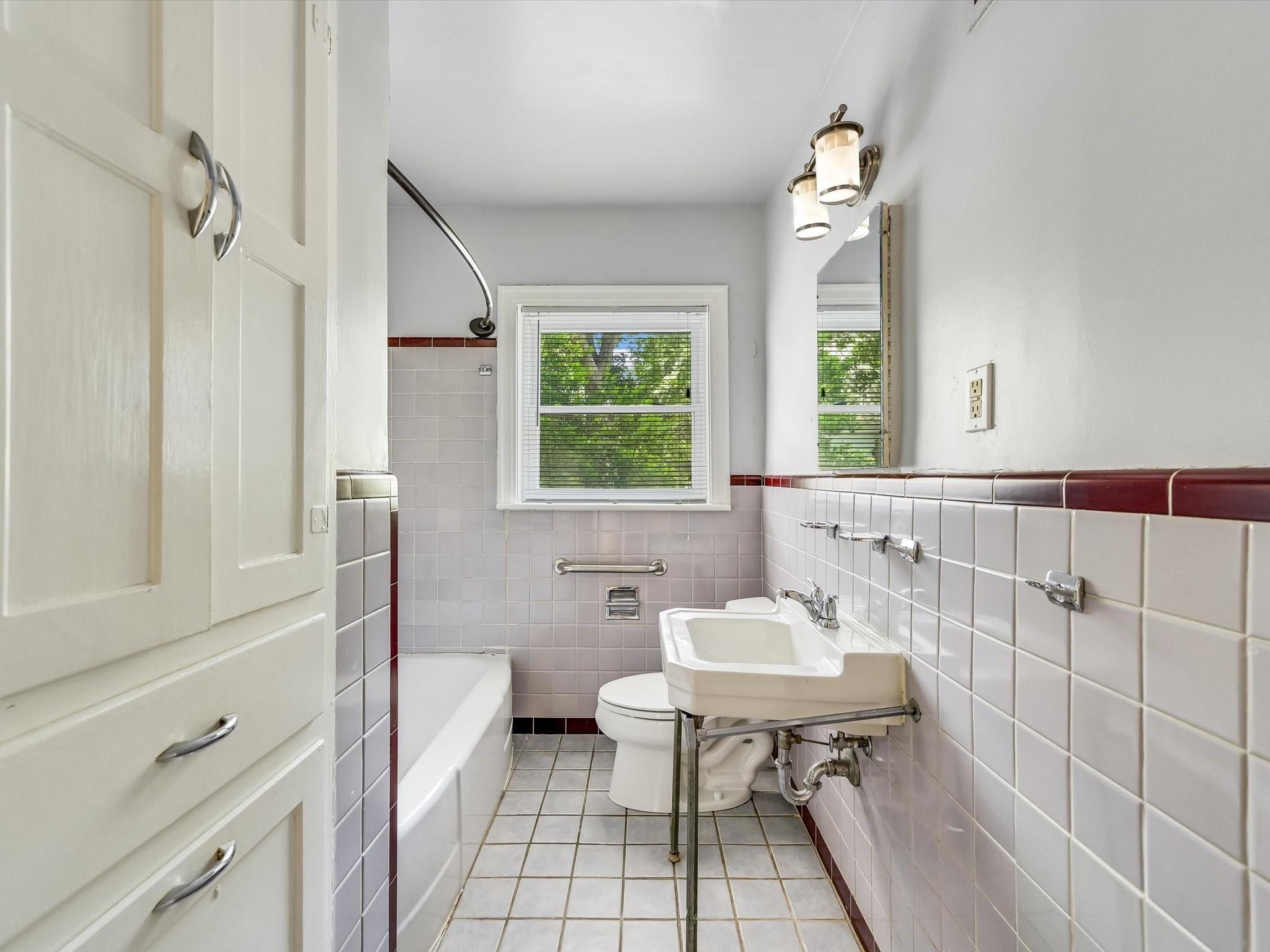 2323 Hartford Rd Property Photo 14