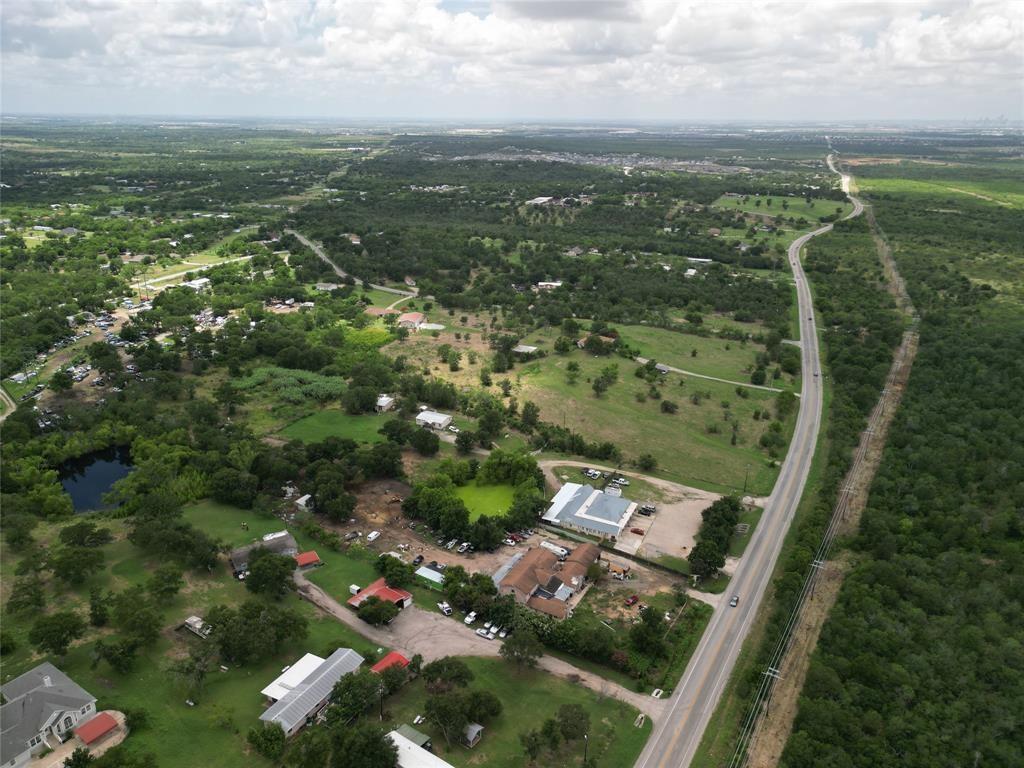 17101 Pearce Ln Property Photo 3