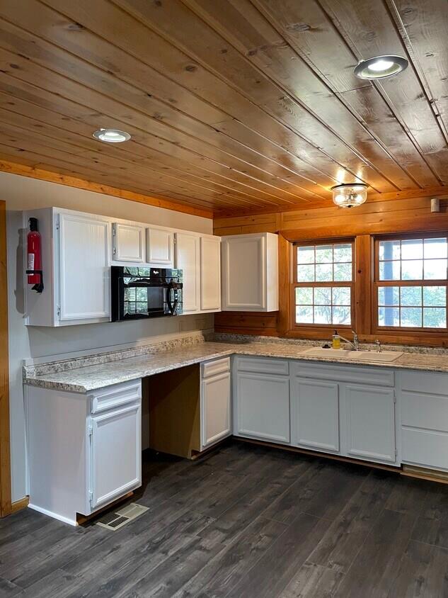 4225 E Highway 290 None Property Photo 14