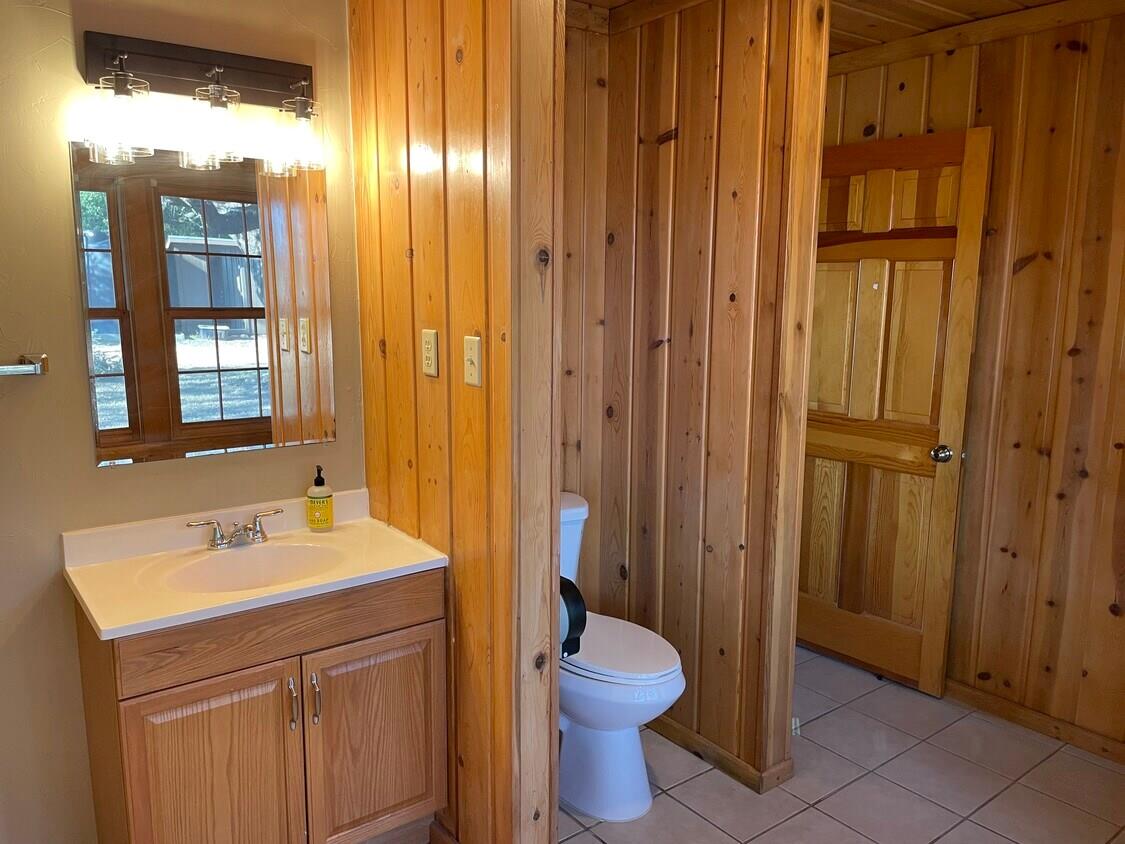 4225 E Highway 290 None Property Photo 15