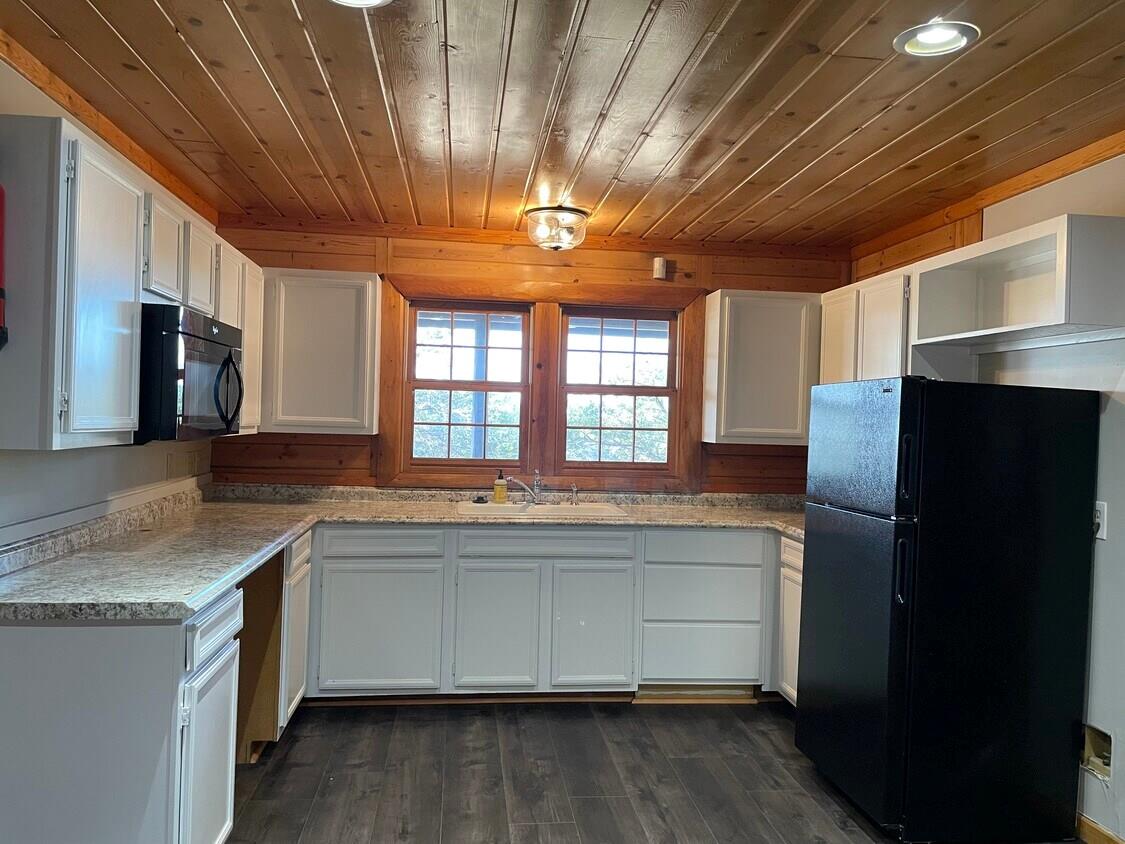 4225 E Highway 290 None Property Photo 19