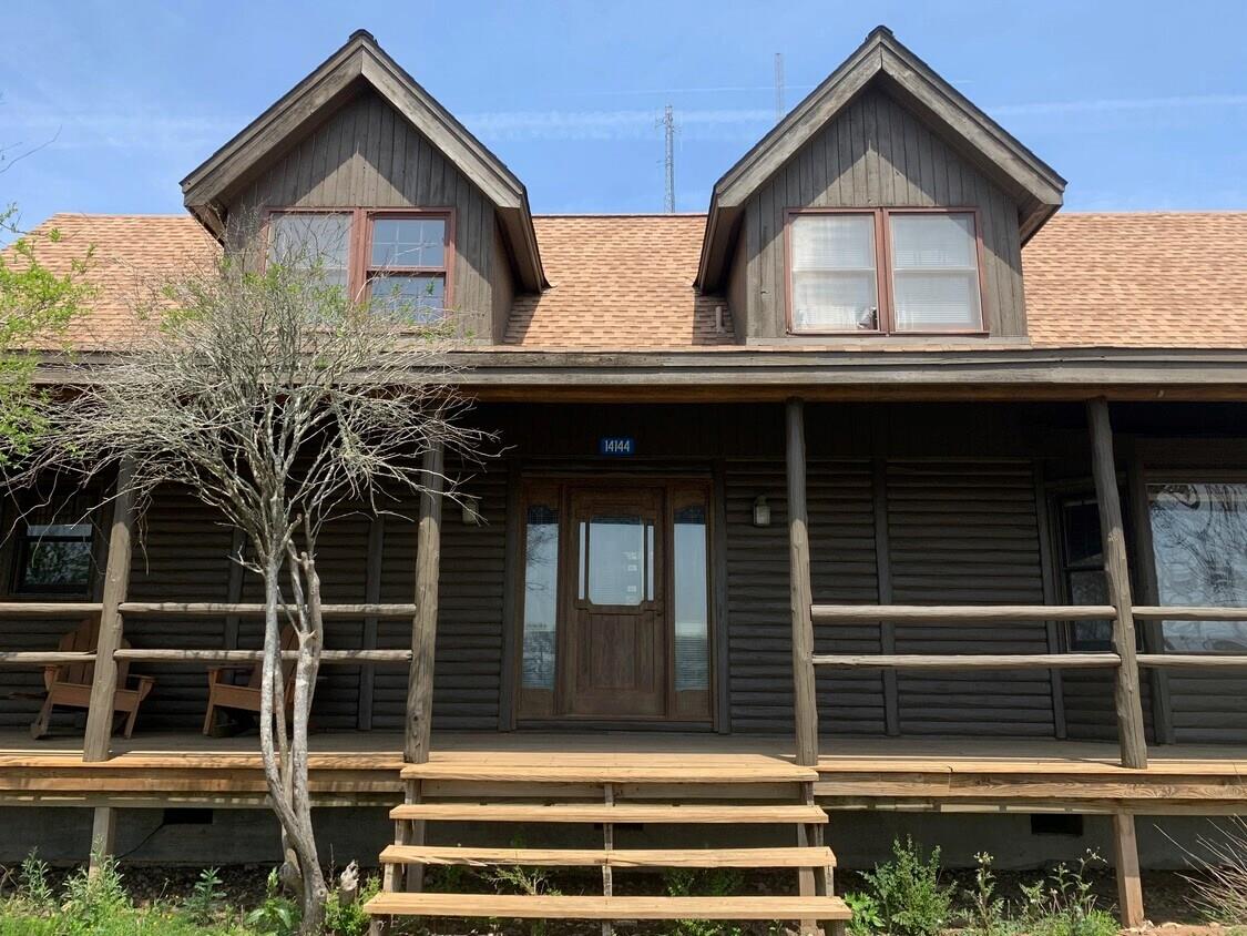4225 E Highway 290 None Property Photo 23