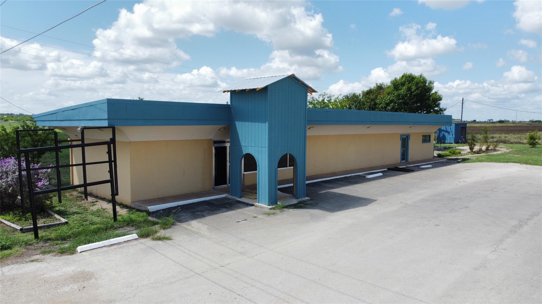 16870 N State Highway 123 Property Photo 2