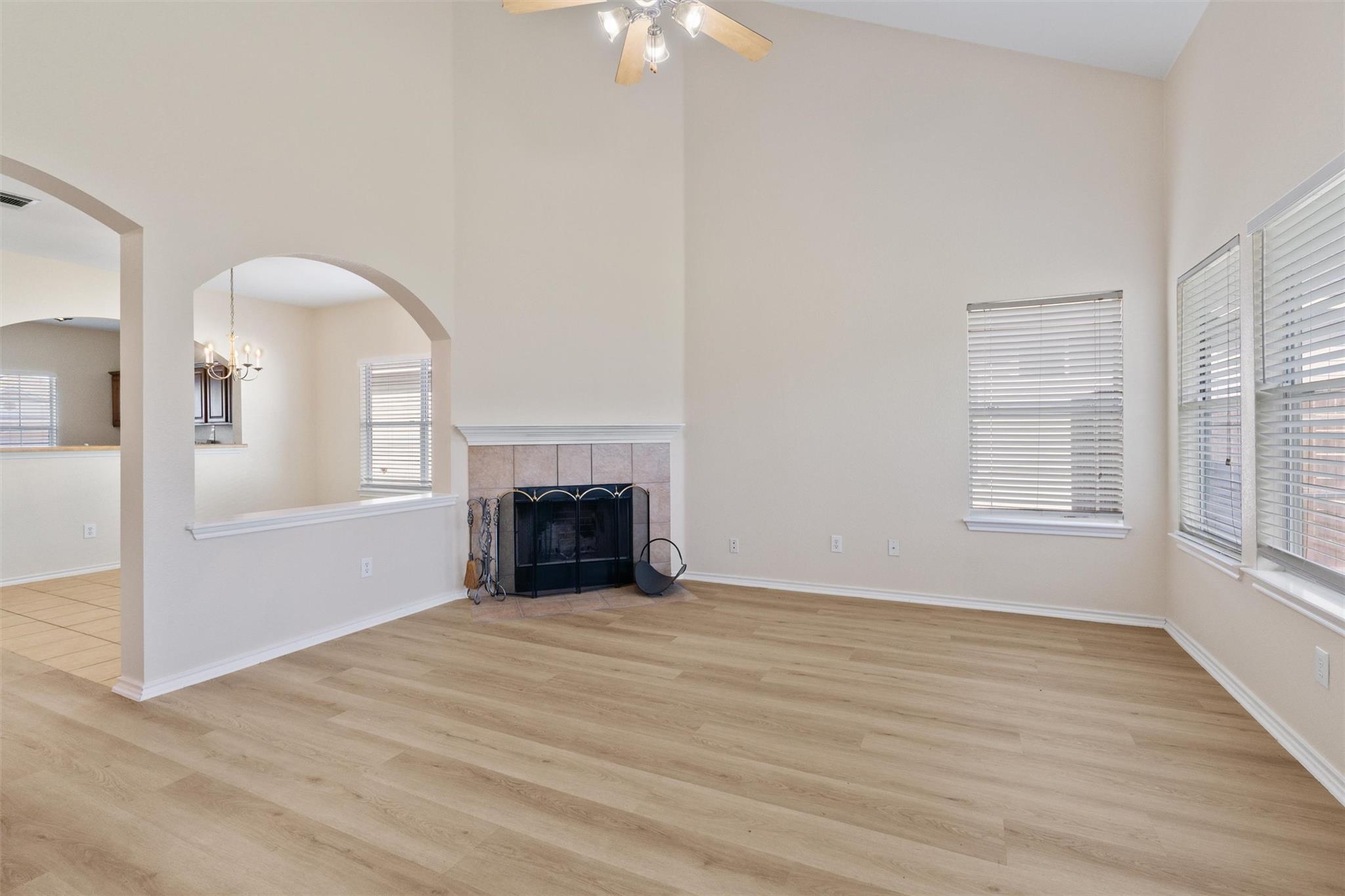 11606 Hereford St Property Photo 5