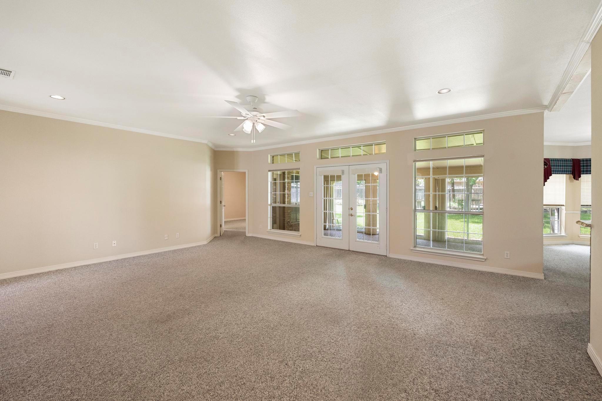 1906 Meadow Ridge Dr Property Photo 3