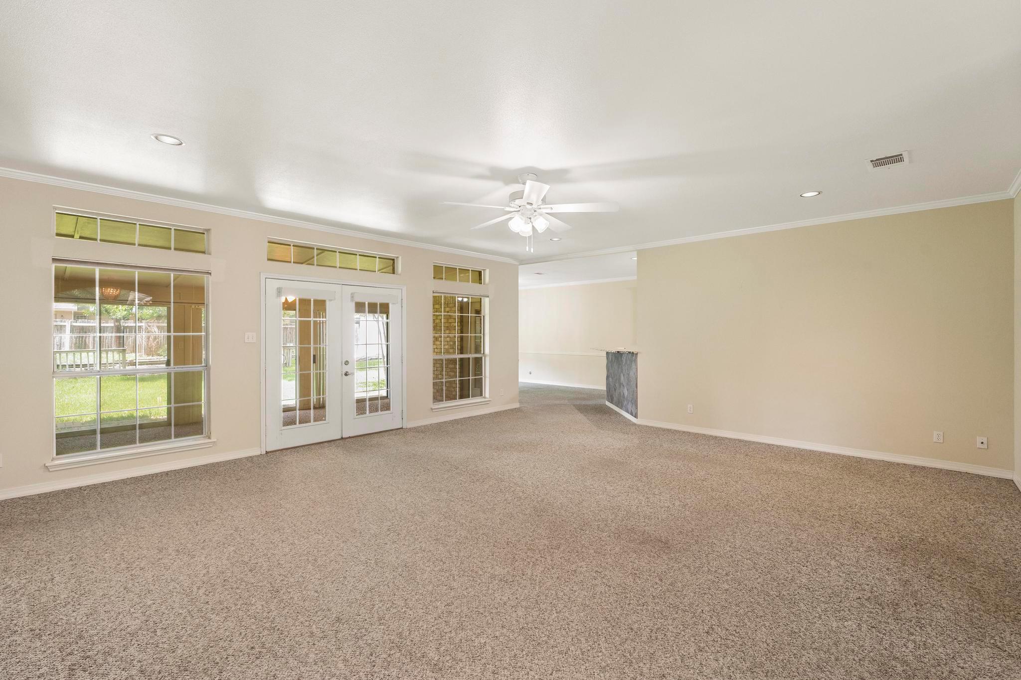 1906 Meadow Ridge Dr Property Photo 4