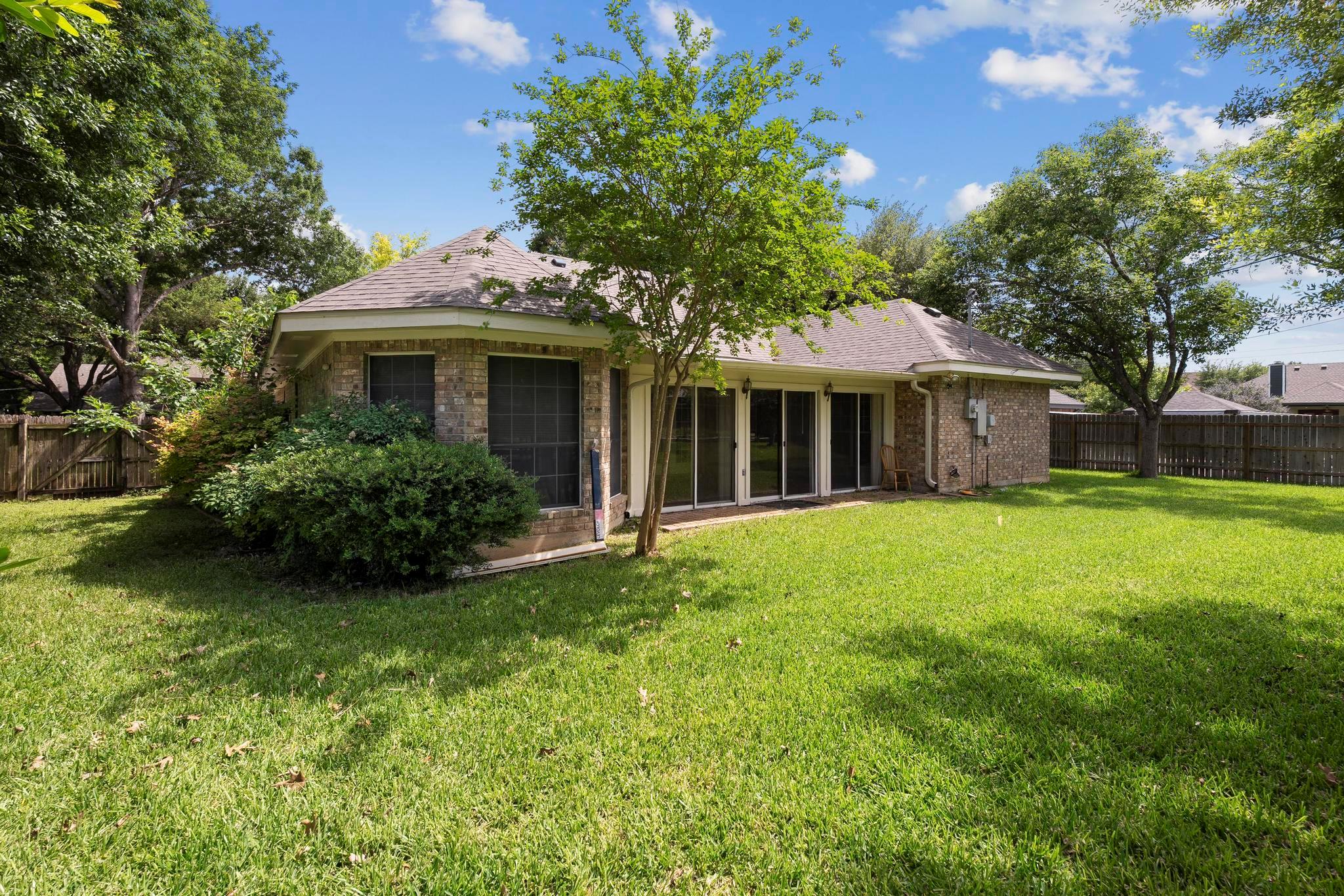 1906 Meadow Ridge Dr Property Photo 23