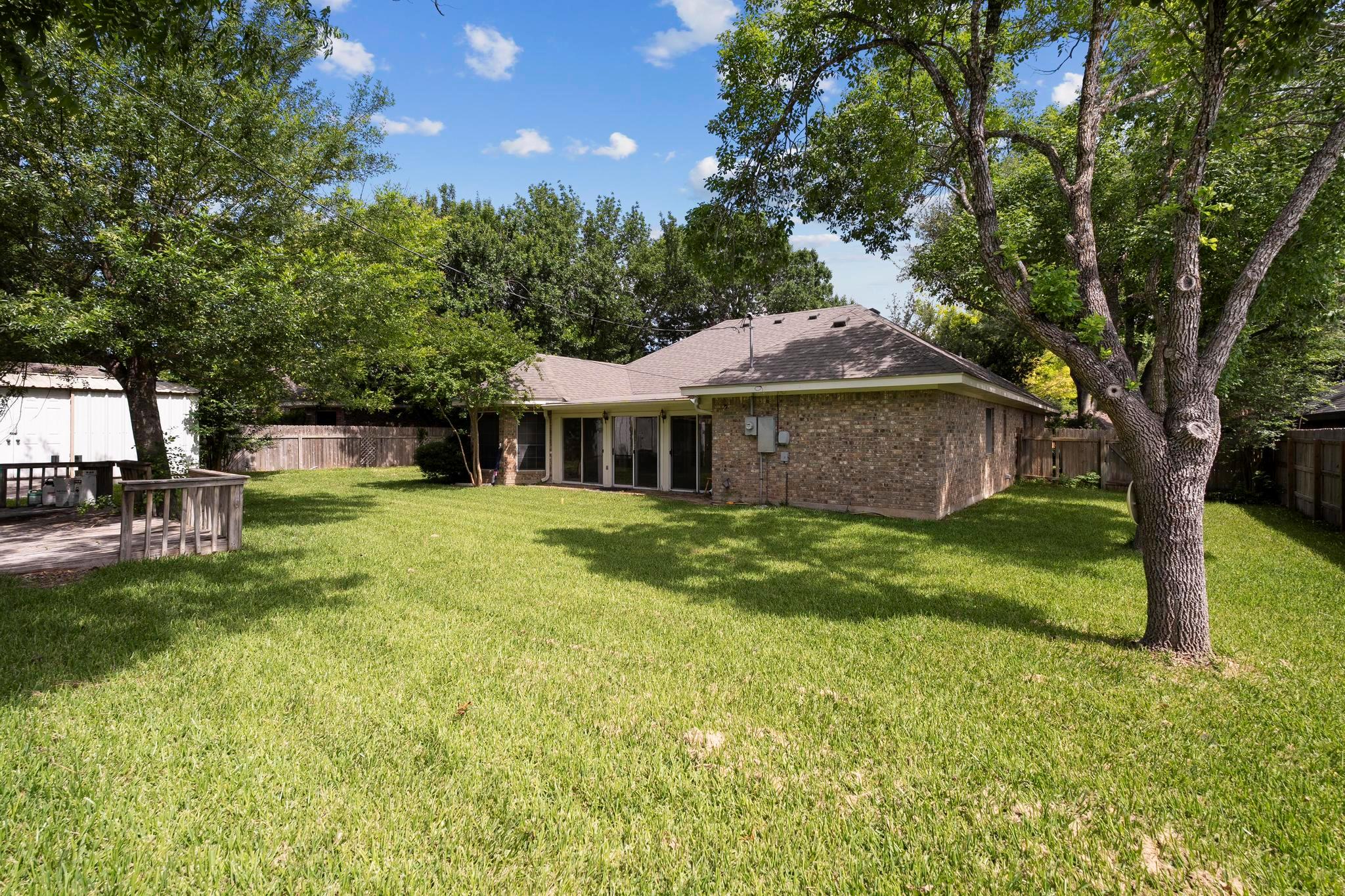 1906 Meadow Ridge Dr Property Photo 24