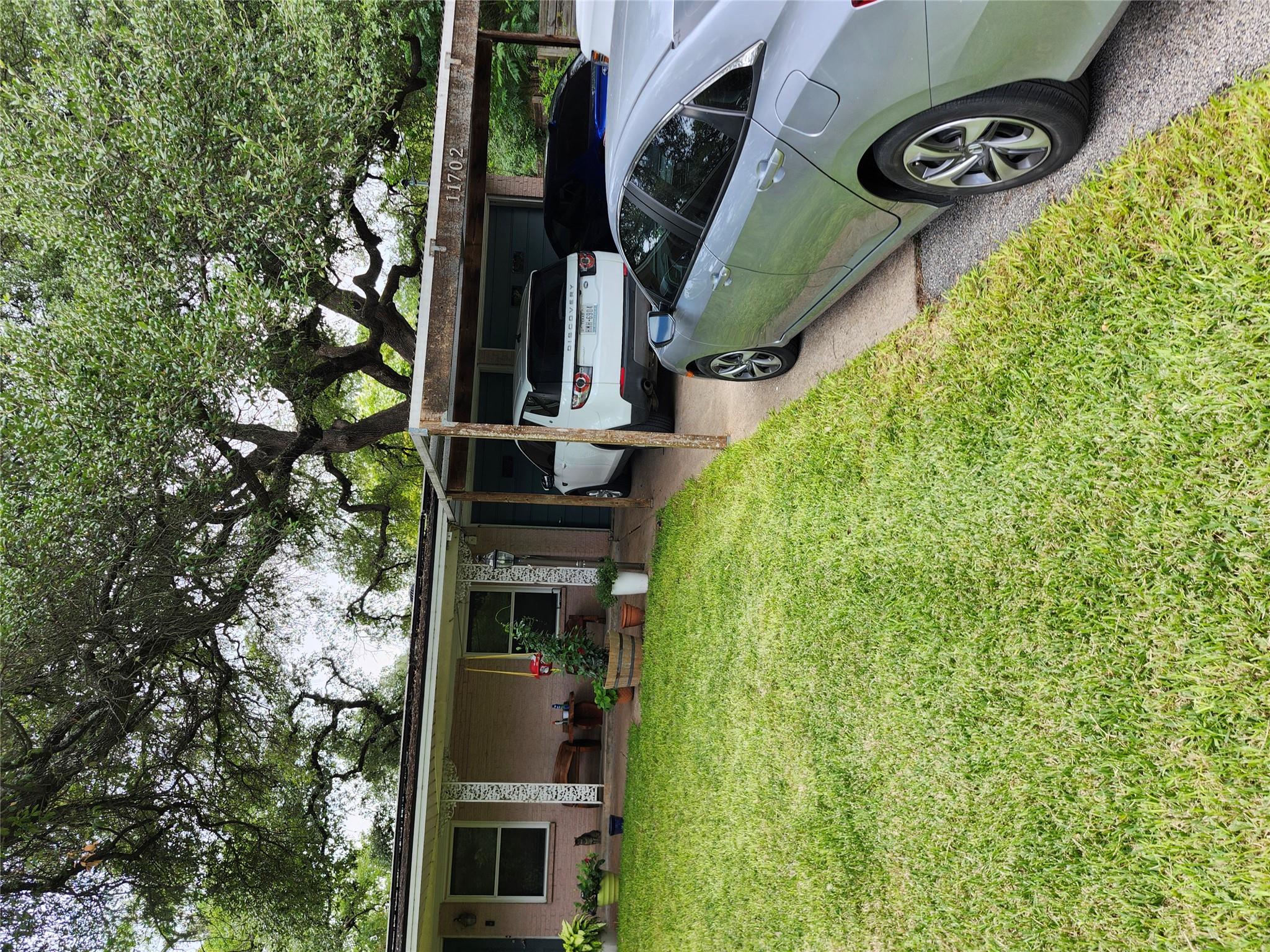 11702 Hornsby St Property Photo 3