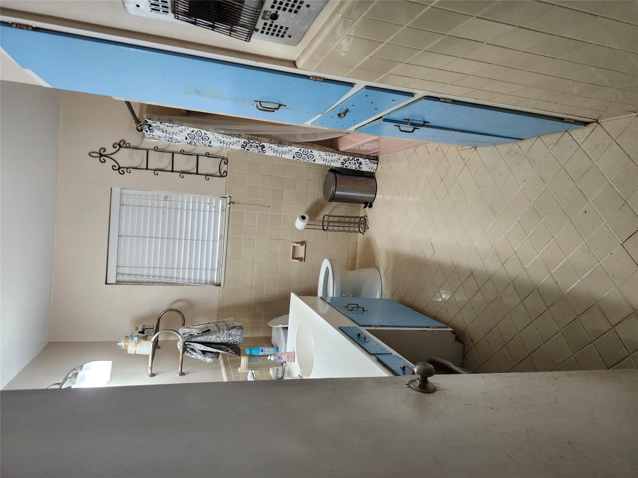 11702 Hornsby St Property Photo 7